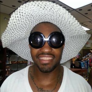 Meet your Posher, Clarence